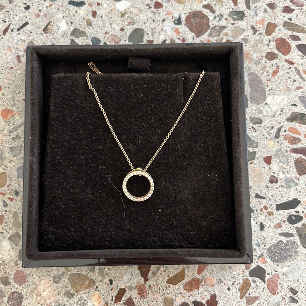 NWOT Roberto coin Tiny Treasure Circle of Life Necklace with Diamonds